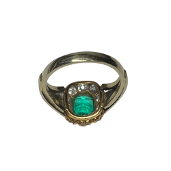 "Entourage" Ring in Yellow Gold, Emerald, and Diamonds