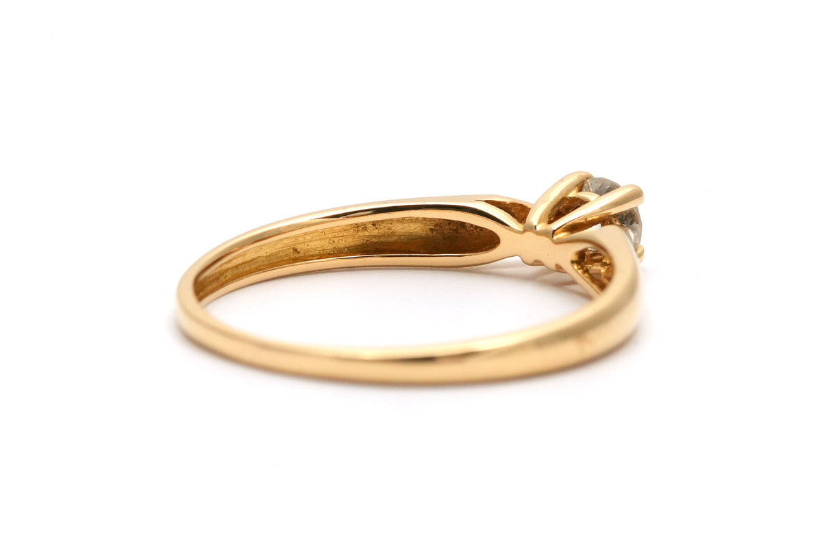 Yellow Gold Solitaire Ring with Diamond