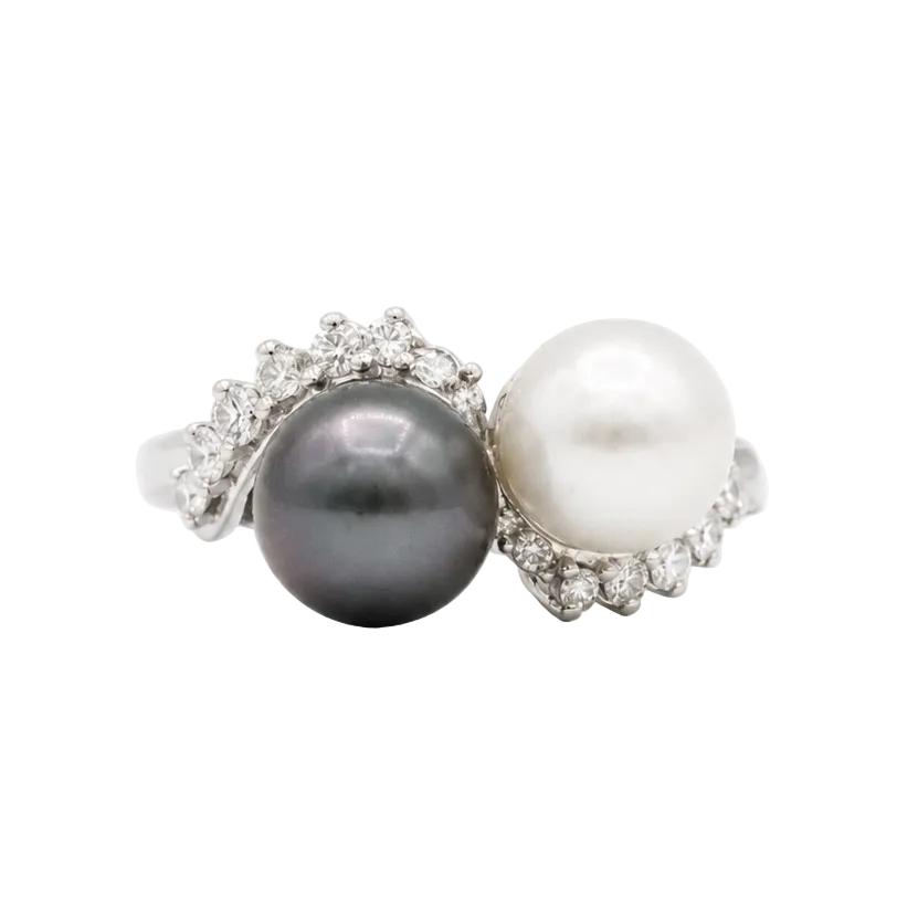 "Toi & Moi" Ring in White Gold, Pearls, and Diamonds