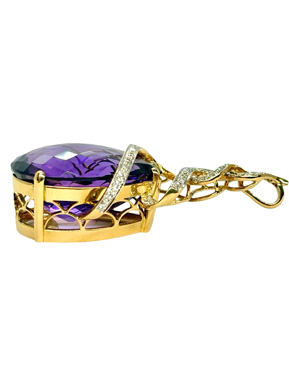 Yellow gold pendant with Amethyst and diamonds