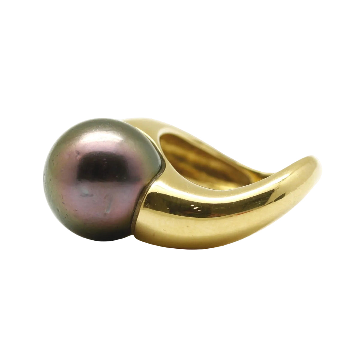 Yellow Gold Solitaire Ring with a Pearl