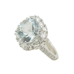 Entourage Ring in white gold, aquamarine, and diamonds