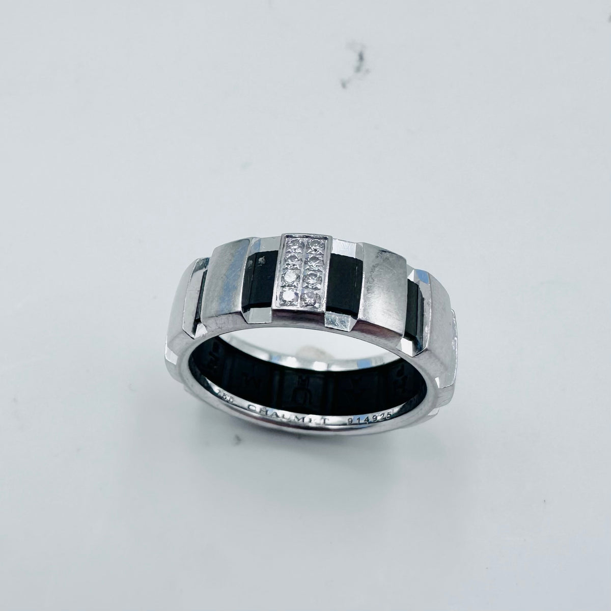 CHAUMET "Class One" Bandeau Ring in white gold, diamonds, and rubber