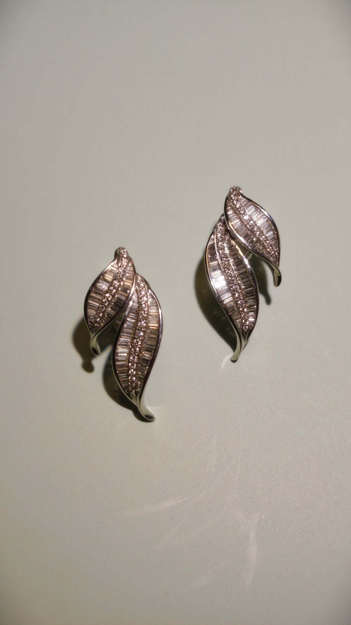 Boucles d'oreilles Clips en or blanc, platine et diamants