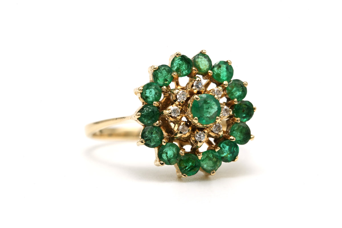 Marguerite Ring in yellow gold, emeralds, and diamonds