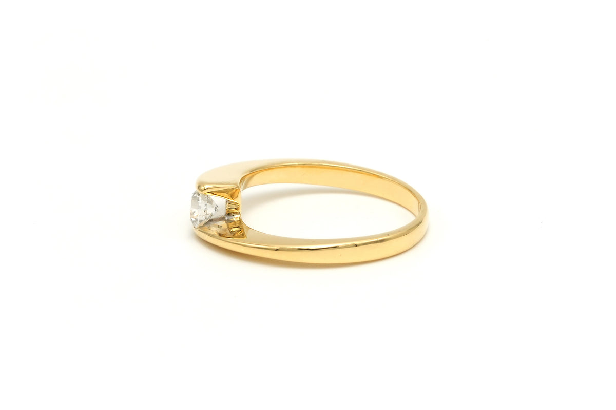 Yellow Gold Solitaire Ring with Diamond
