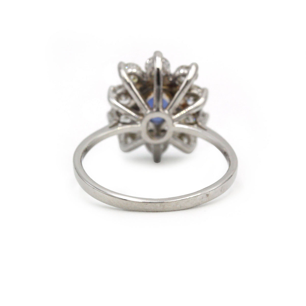 Bague Marguerite en or blanc, saphir et diamants