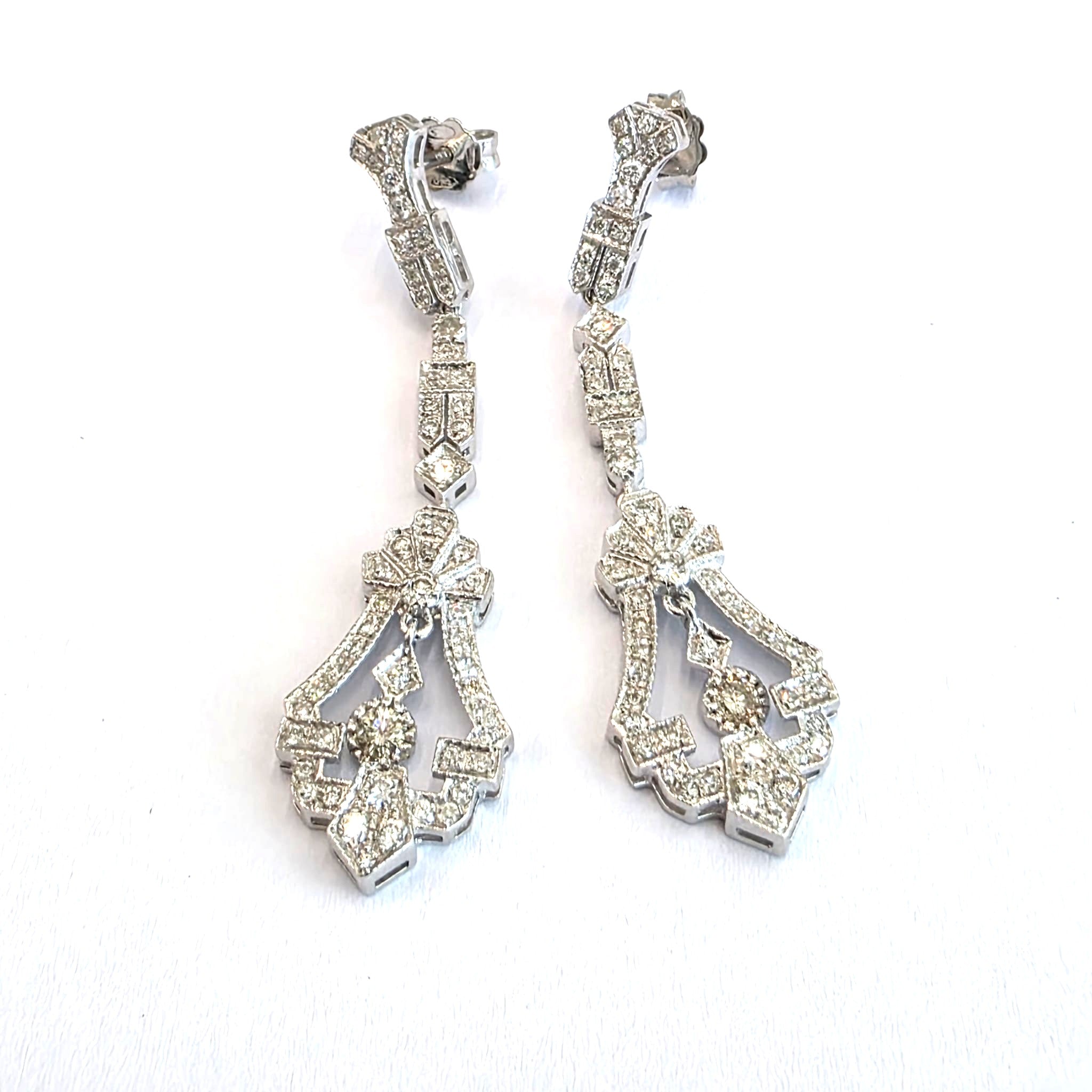 18-karat white gold Art Deco earrings with diamonds