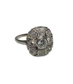 Entourage Ring in Platinum and Diamonds