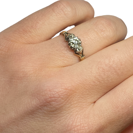Trilogy Ring in Rose Gold and Diamonds