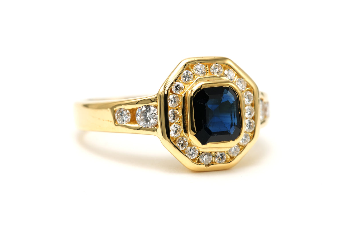 "Entourage" Ring in Yellow Gold, Sapphire, and Diamonds