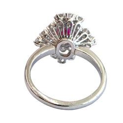 18K white gold ring with a central ruby and diamonds