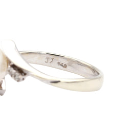 White Gold Solitaire Ring with a Pearl and Diamonds