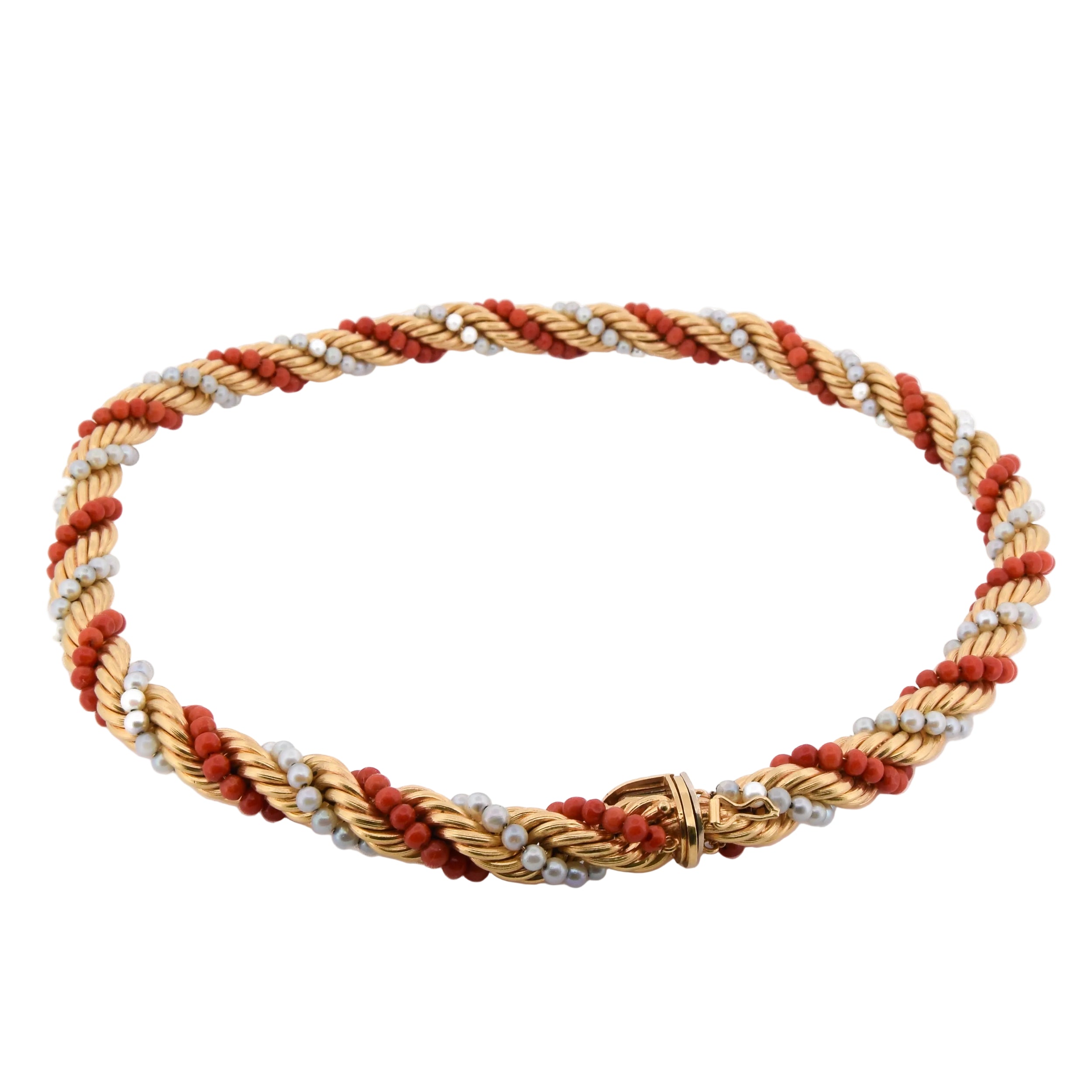 Set of jewelry in yellow gold, coral, and pearls