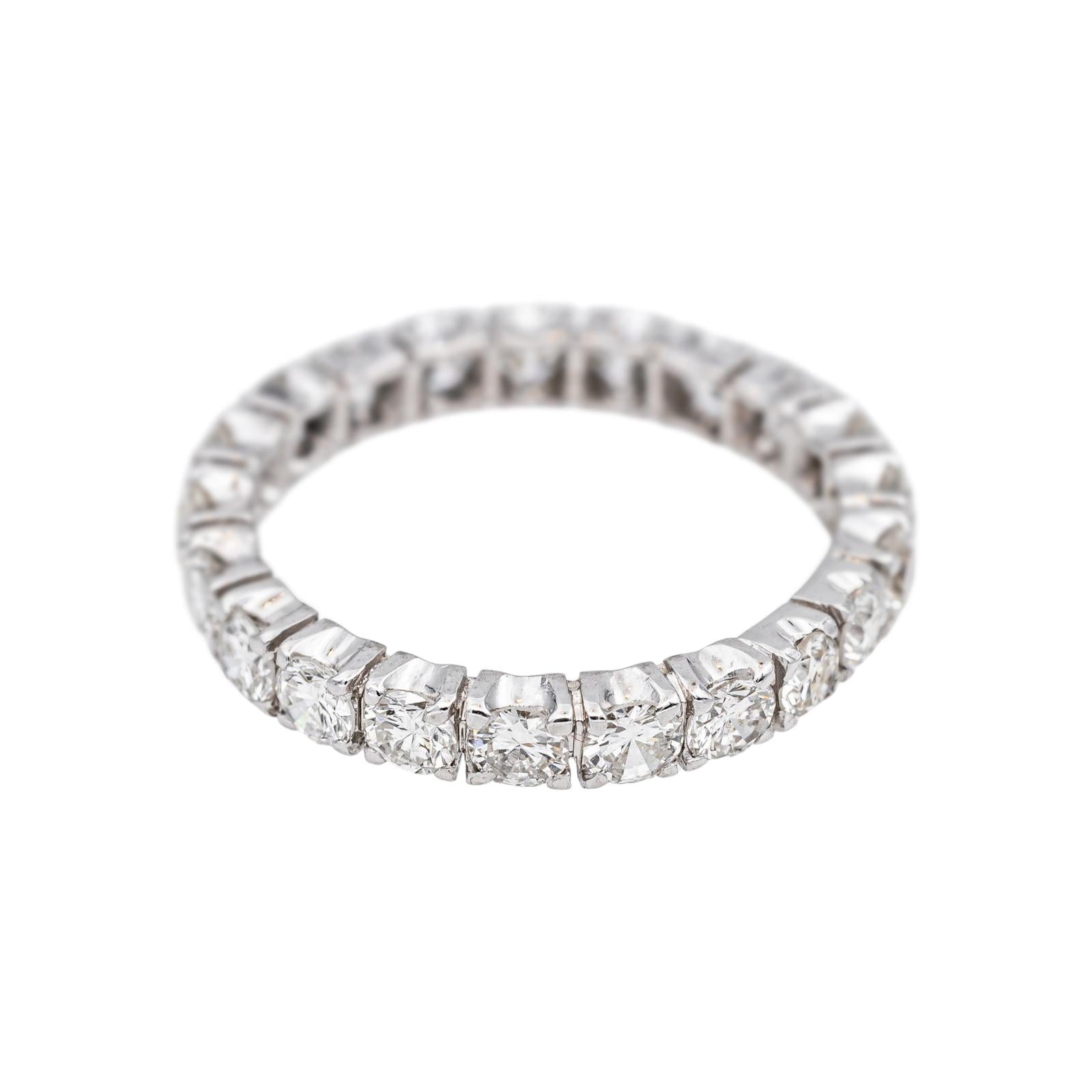 American-Style Wedding Band in White Gold with Diamonds