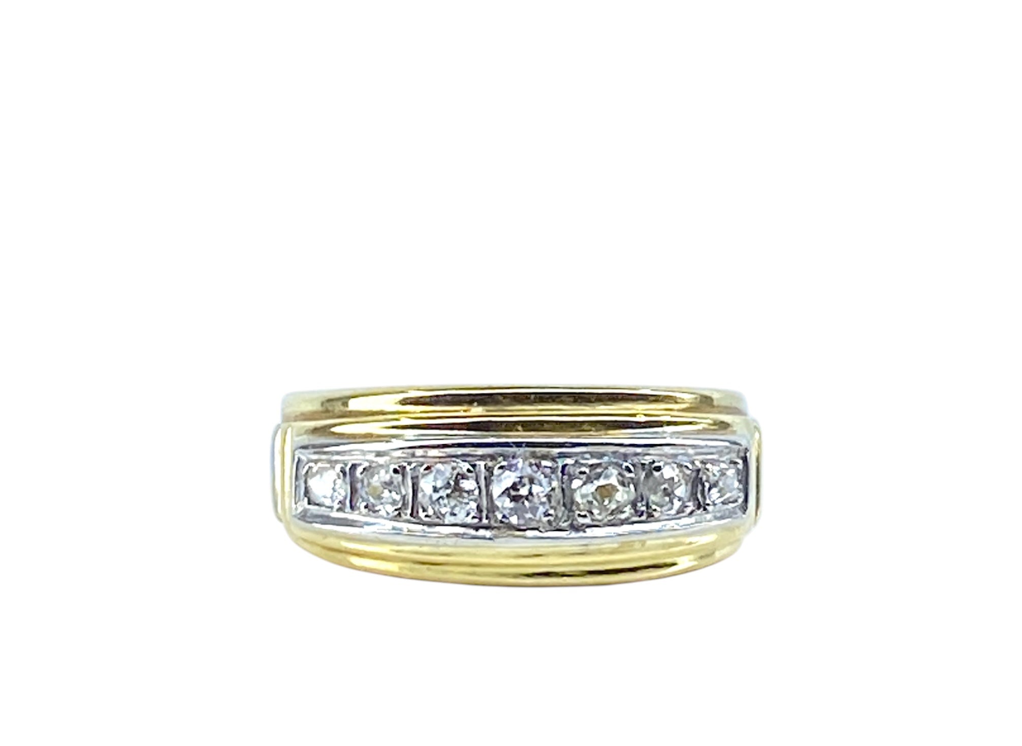 Ring in yellow gold and diamonds around 1920