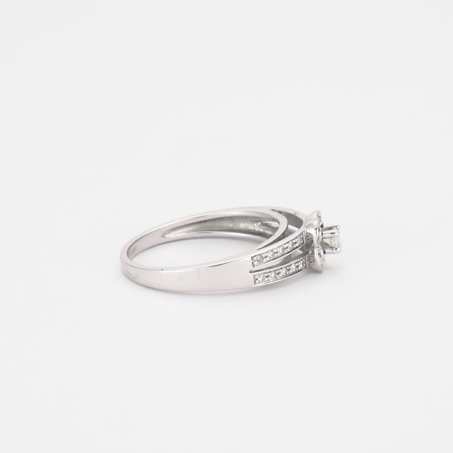 MAUBOUSSIN "Chance of Love No. 1" Solitaire Ring in white gold and diamonds