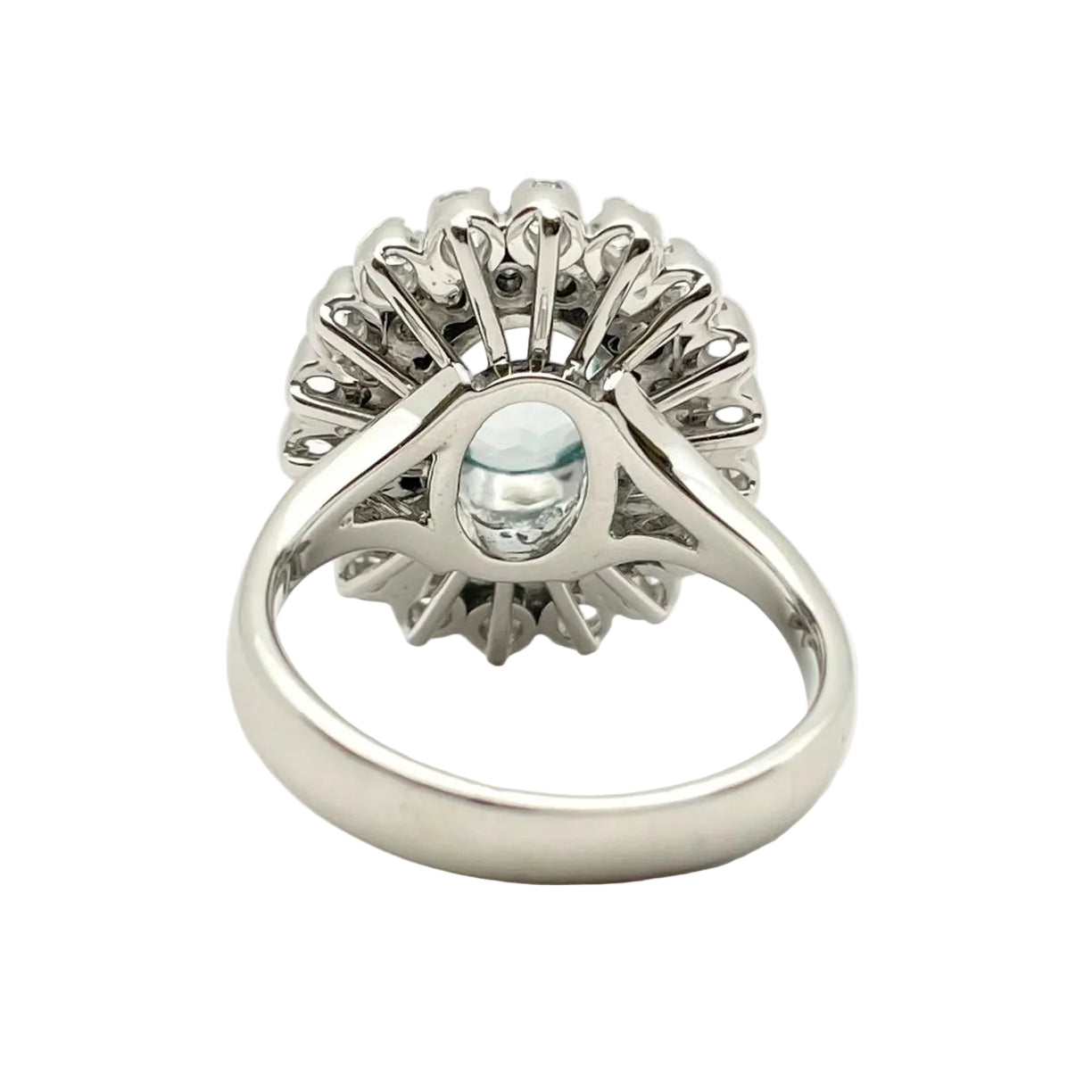 Entourage Ring in white gold, aquamarine, and diamonds