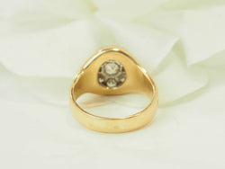 Signet ring in yellow gold and diamonds