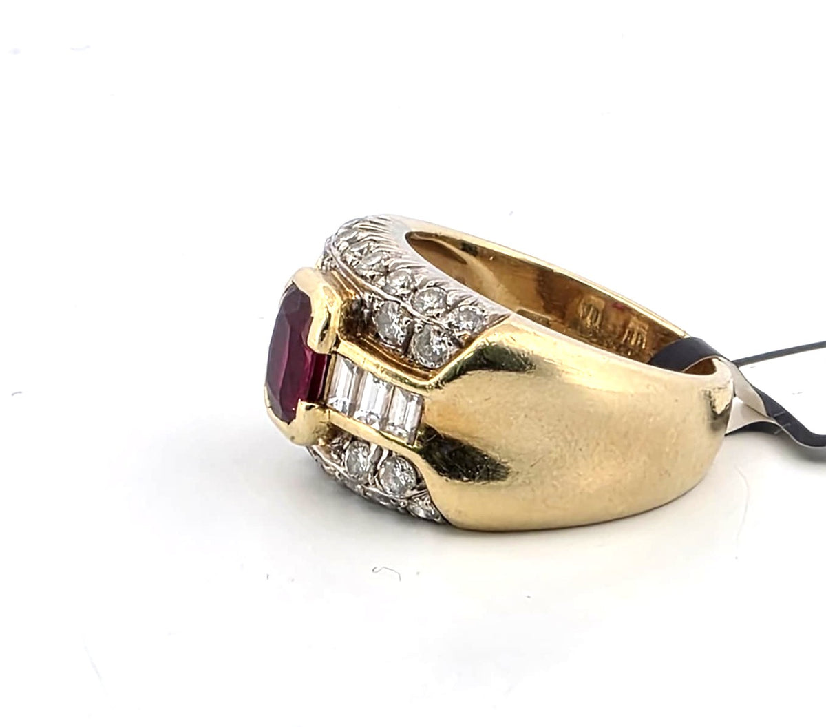Tank Ring in yellow gold, rubies, and diamonds
