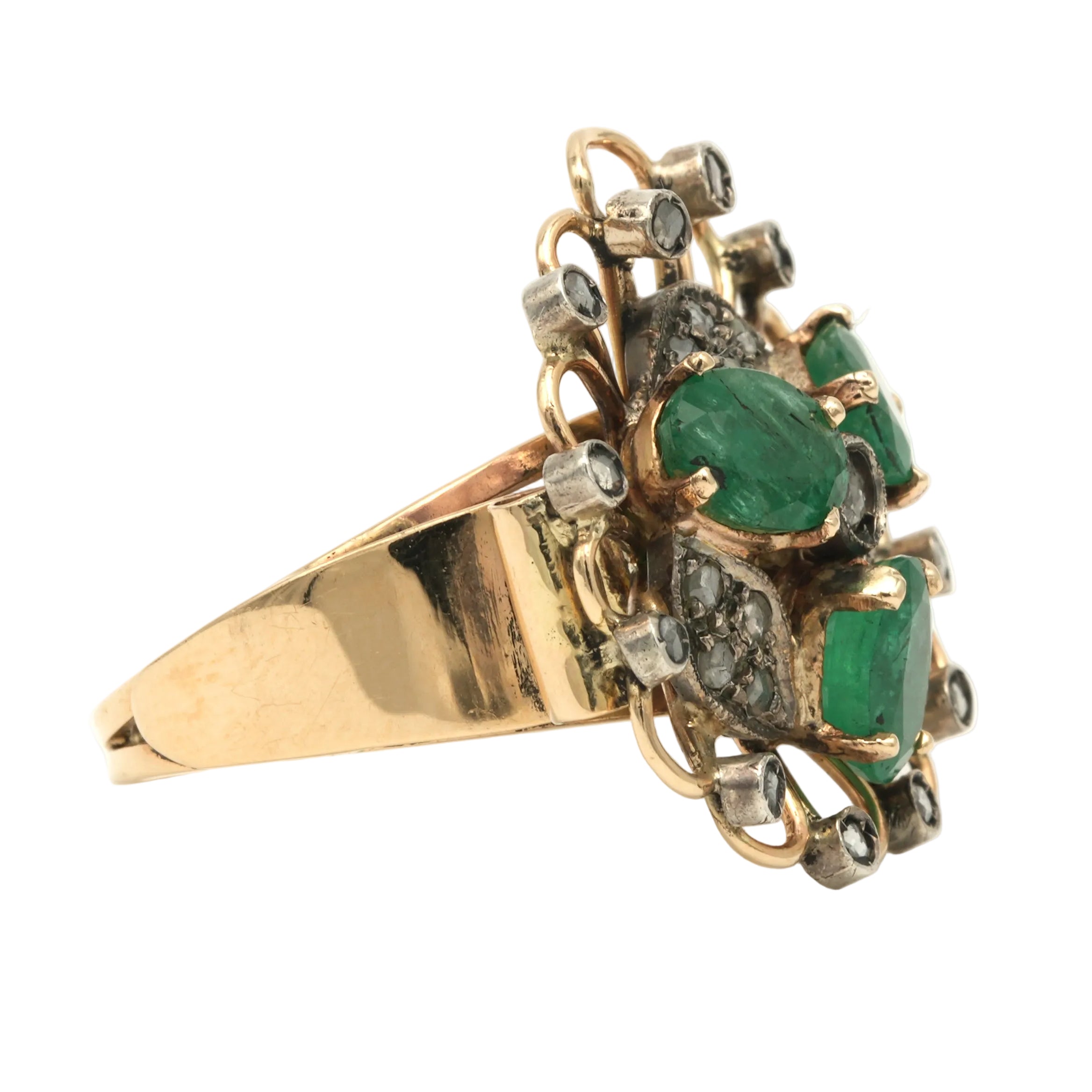 Marguerite Ring in yellow gold, emeralds and diamonds