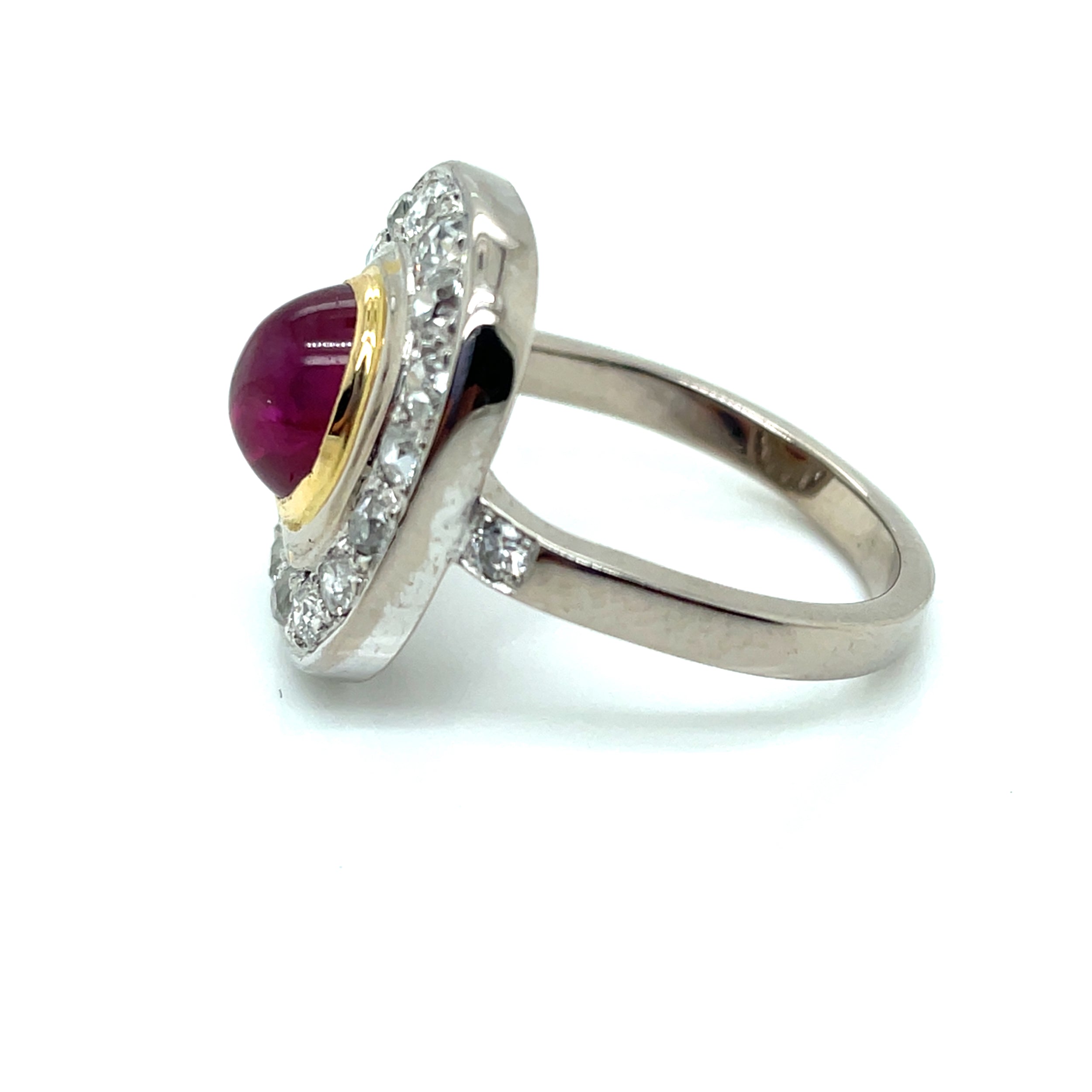 Ring with multicolored gold and rubies