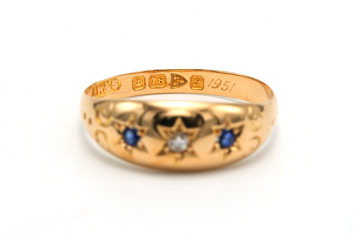 Yellow gold ring with sapphires and diamonds