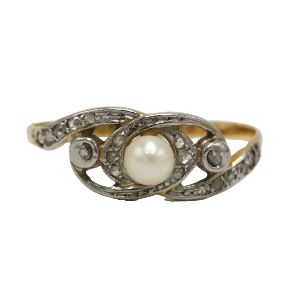 Ring in yellow gold, Platinum, Pearl, and Diamonds