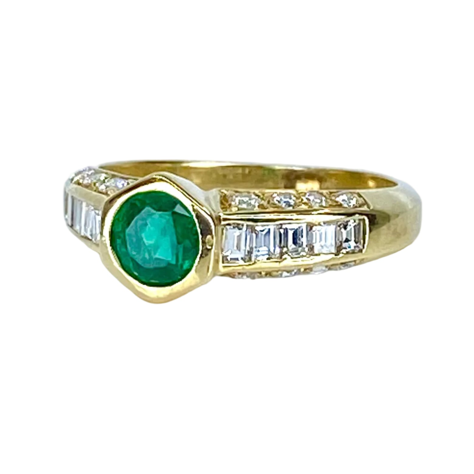 Bague Jonc en or jaune, émeraude et diamants