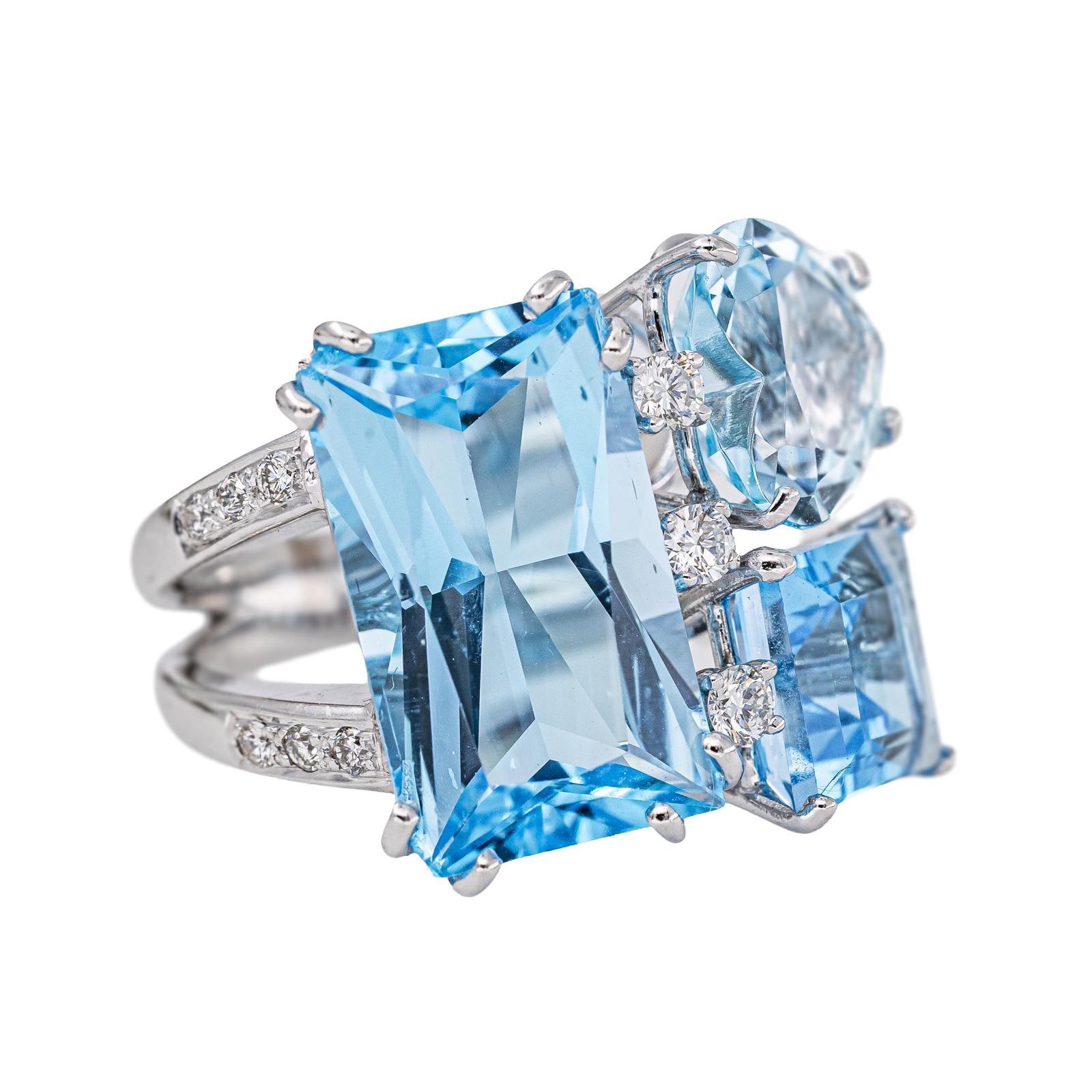 White gold Cocktail Ring with Topaz