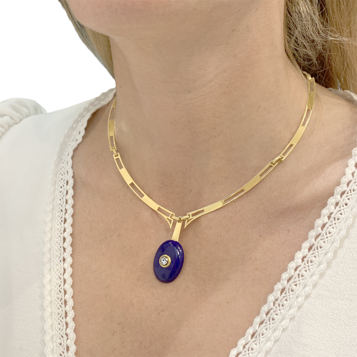 Yellow Gold Necklace with Lapis lazuli and Diamond Pendant