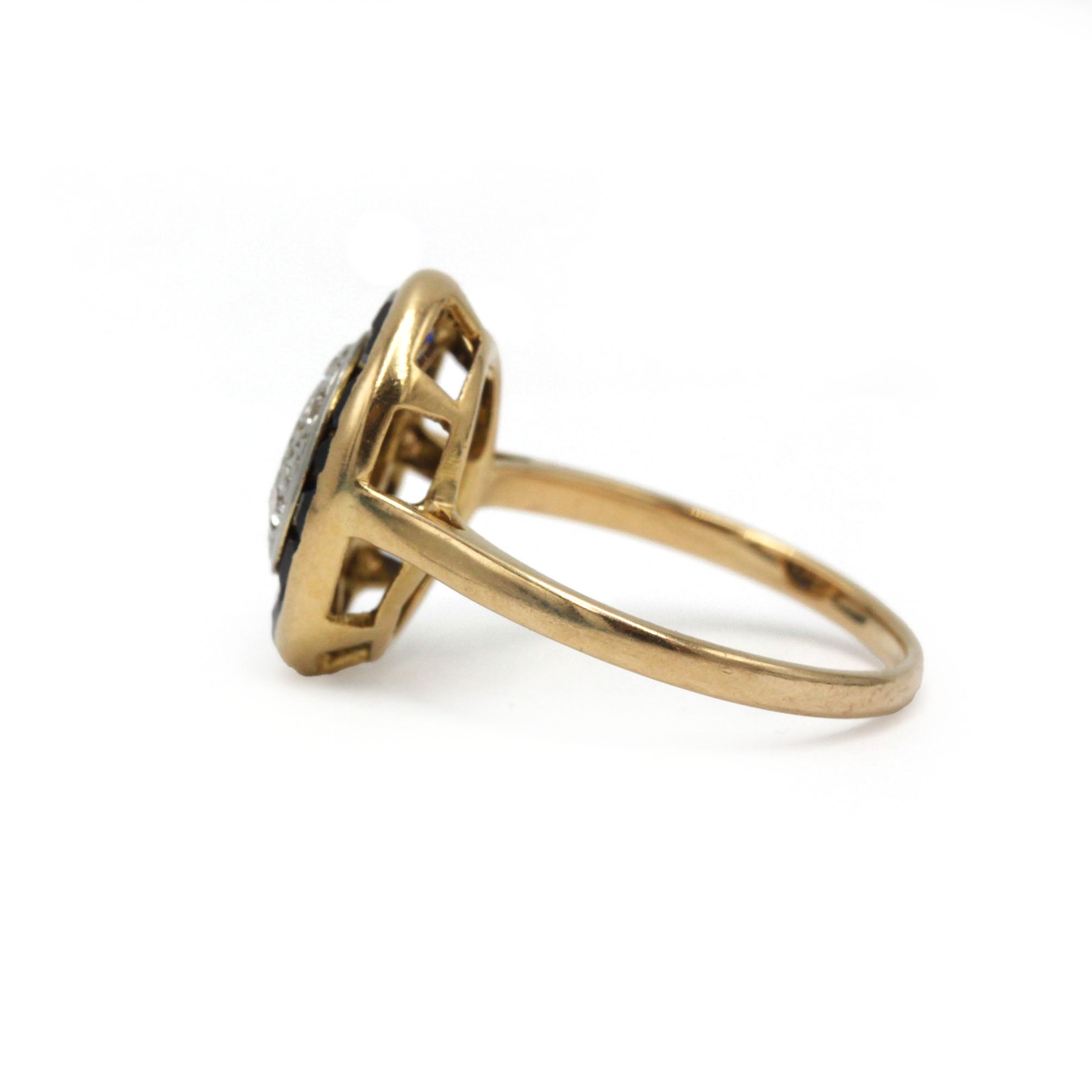 Ring in yellow gold, platinum, sapphires, and diamonds