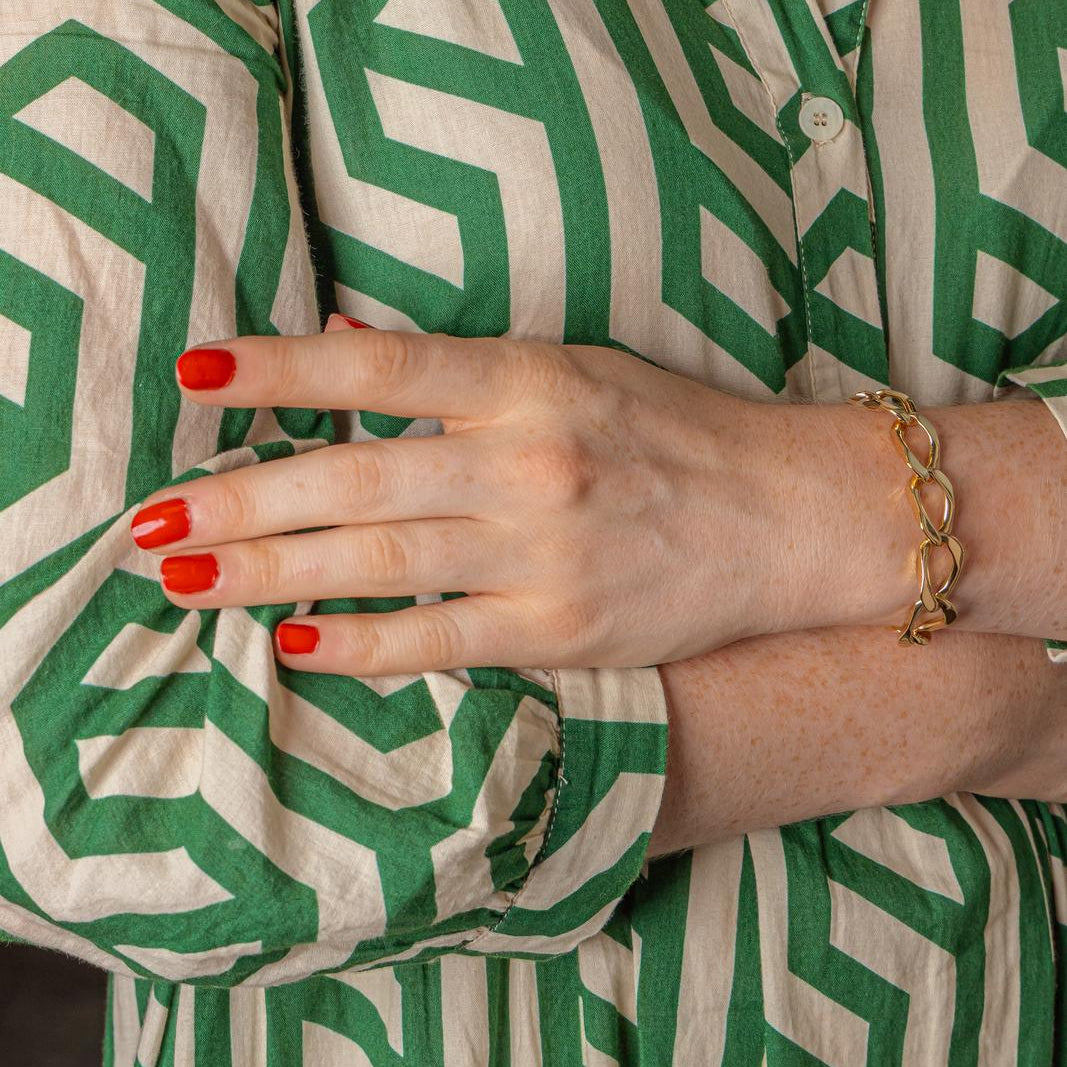 Yellow gold curb chain bracelet