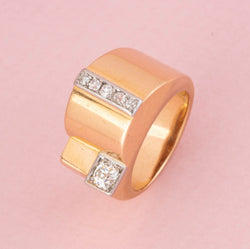18-carat yellow gold tank ring with diamonds