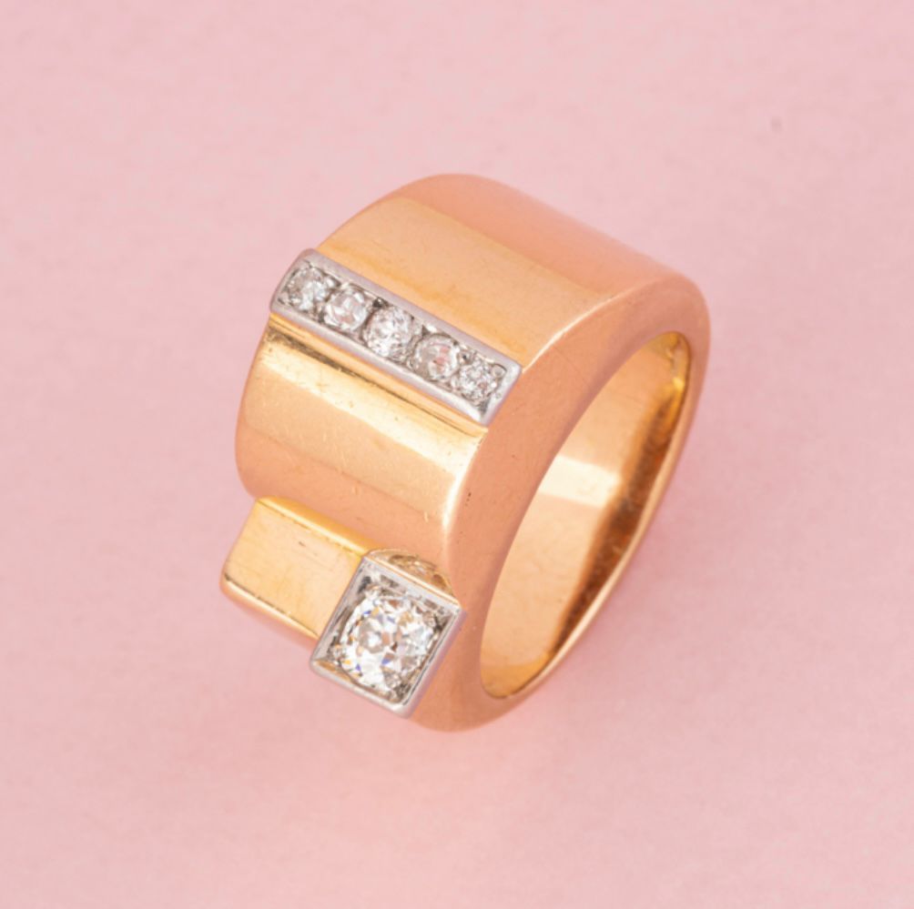 18-carat yellow gold tank ring with diamonds