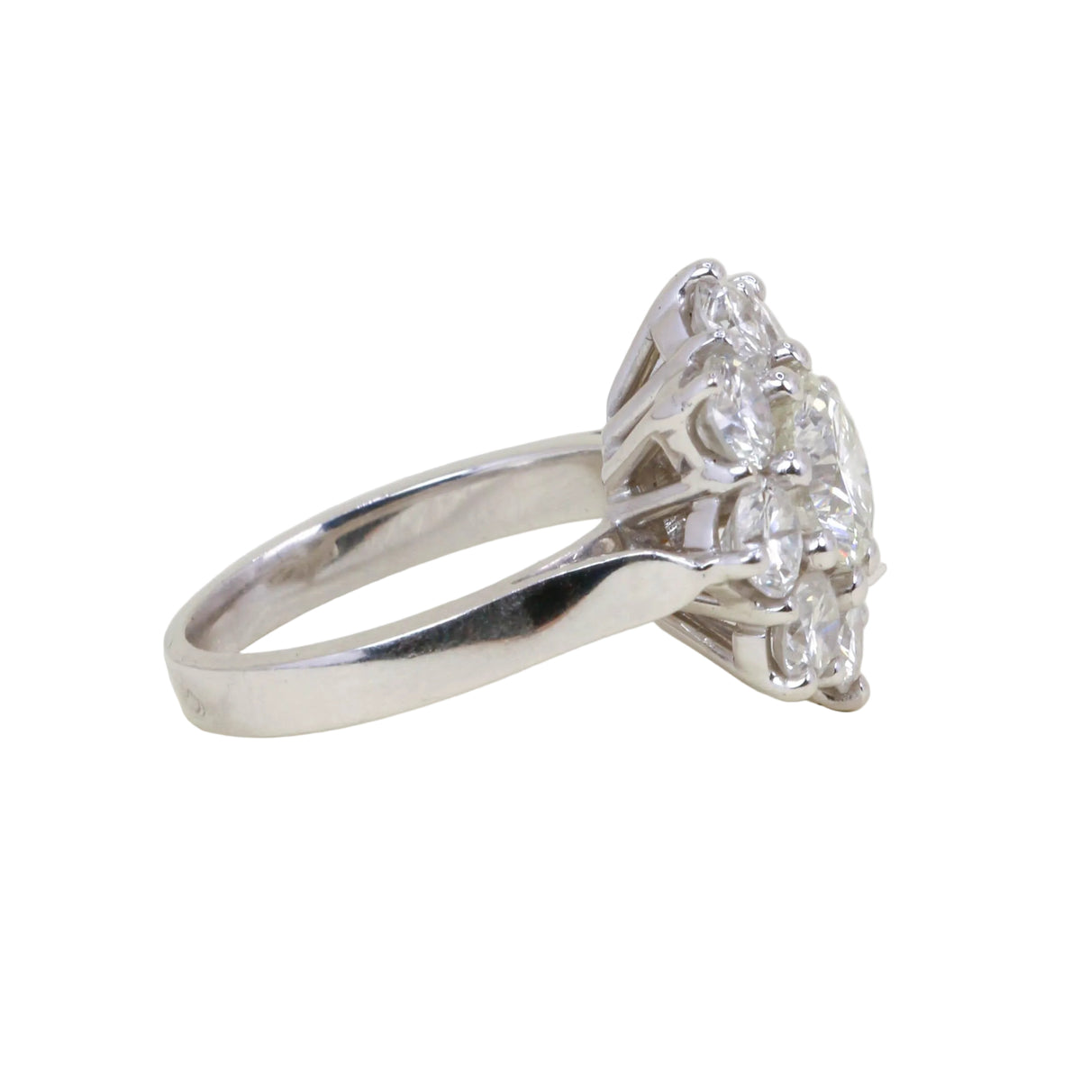 Marguerite Ring in White Gold and Diamonds