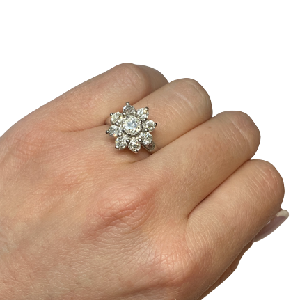 Marguerite Ring in Platinum and Diamonds