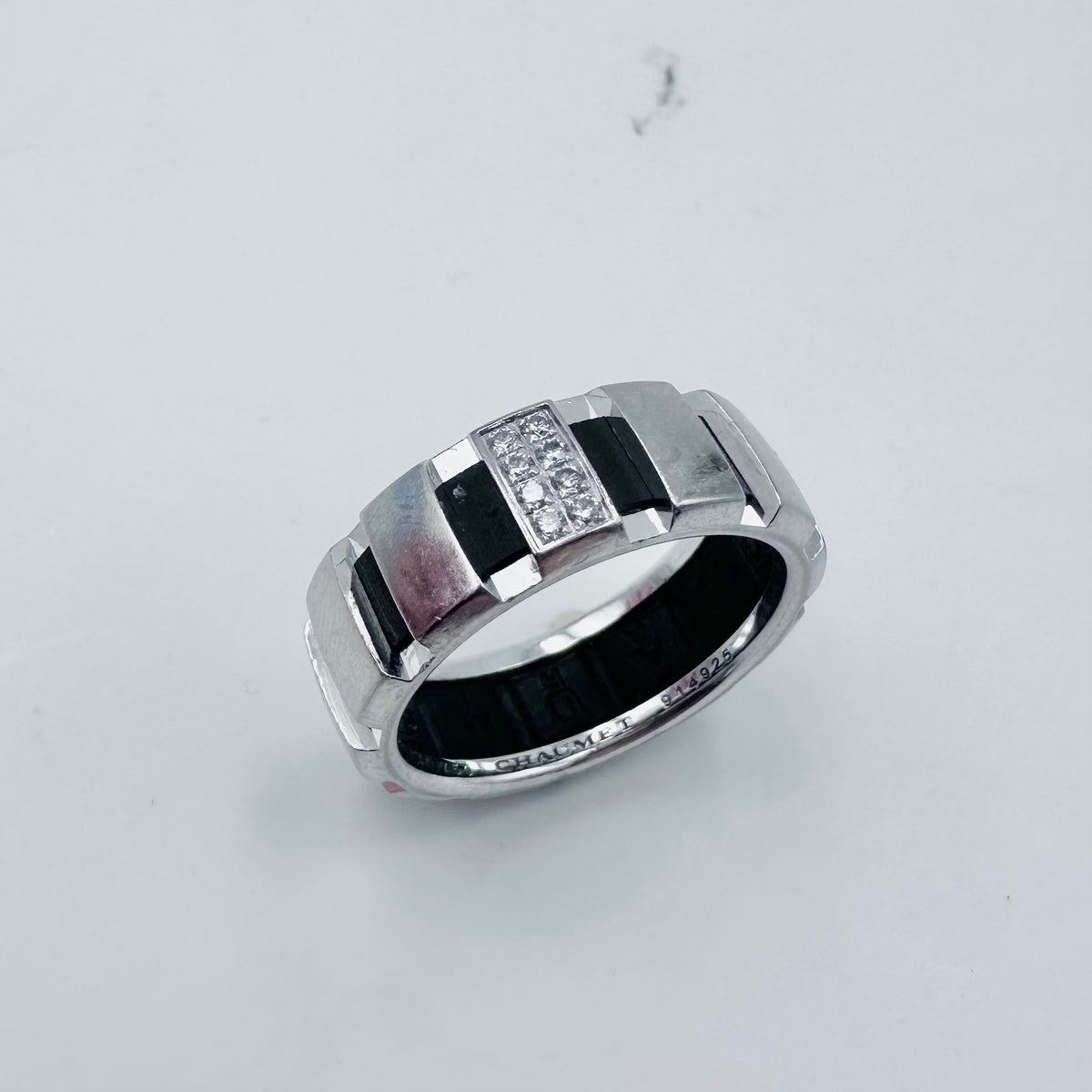 CHAUMET "Class One" Bandeau Ring in white gold, diamonds, and rubber