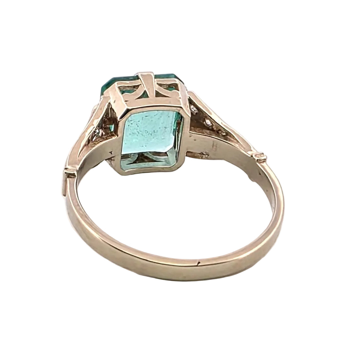 White Gold Solitaire Ring with Emerald and Diamonds