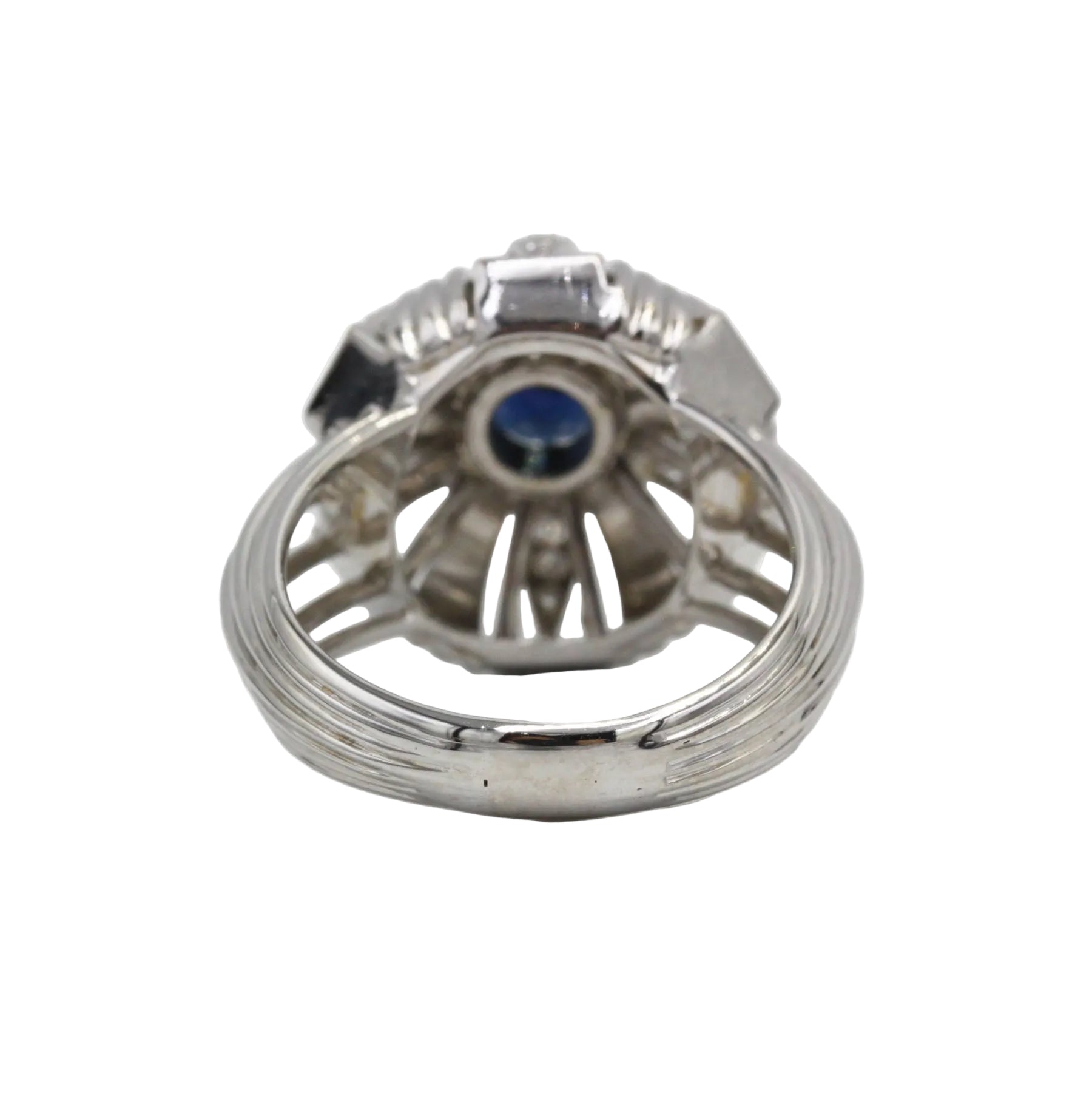 Bague Entourage en or blanc, platine, saphir, et diamants