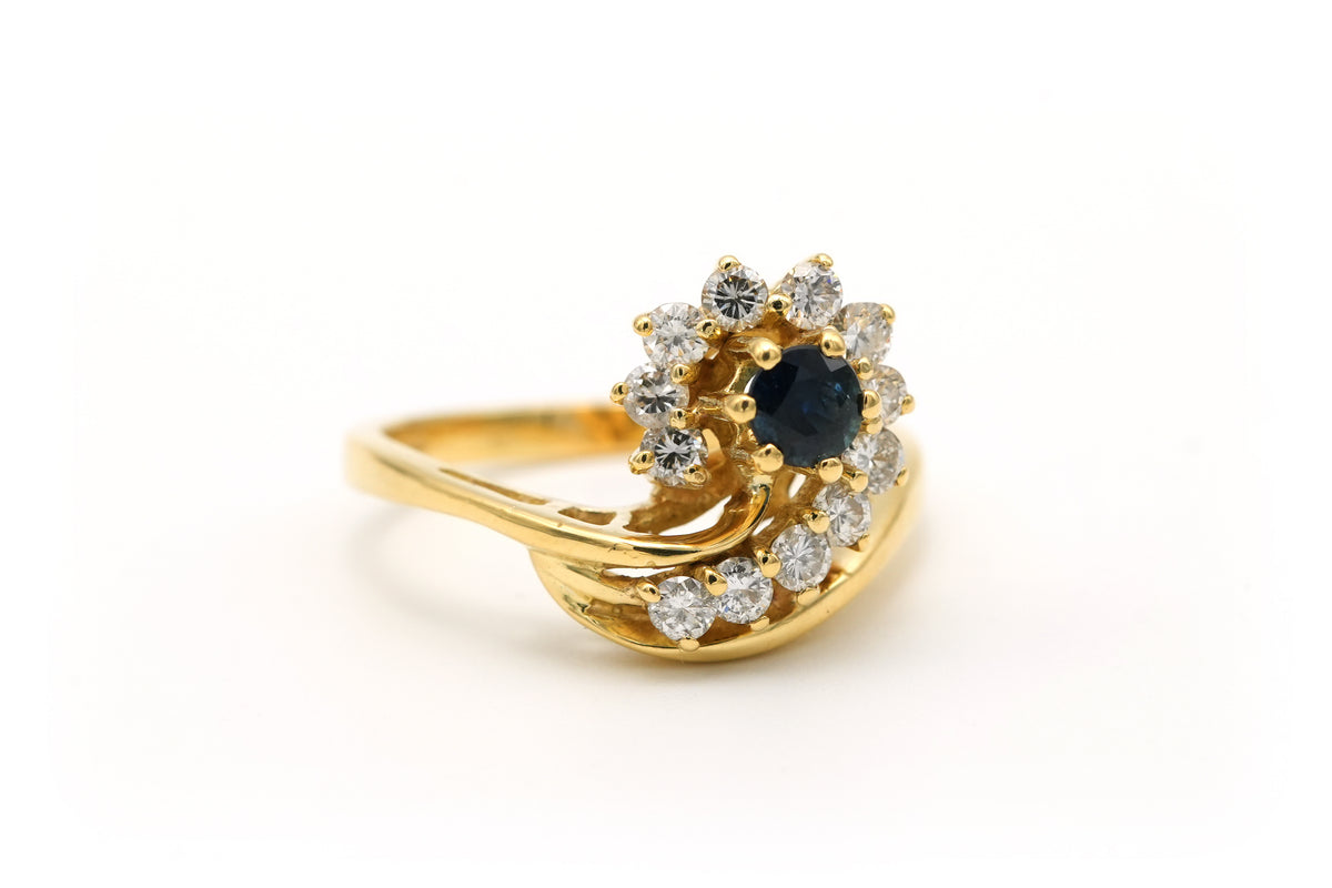 "Entourage" Ring in Yellow Gold, Sapphire, and Diamonds