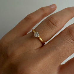 Yellow Gold Solitaire Ring with Diamond
