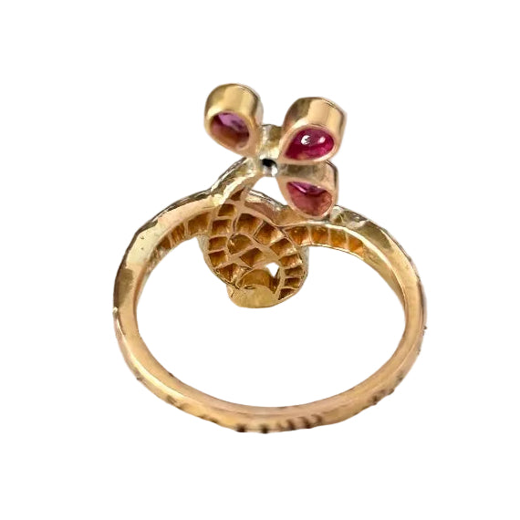 Bague en or rose, platine, rubis, perle et diamants