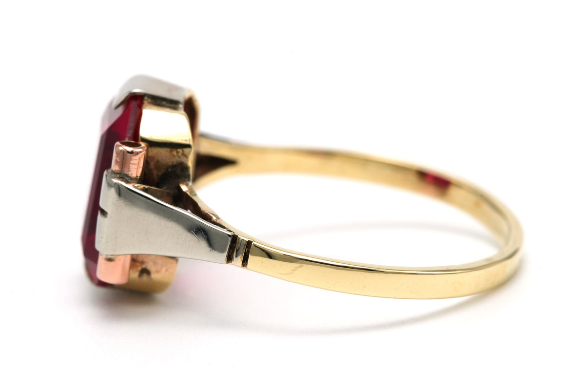 Solitaire Ring in White Gold, Yellow Gold, and Ruby