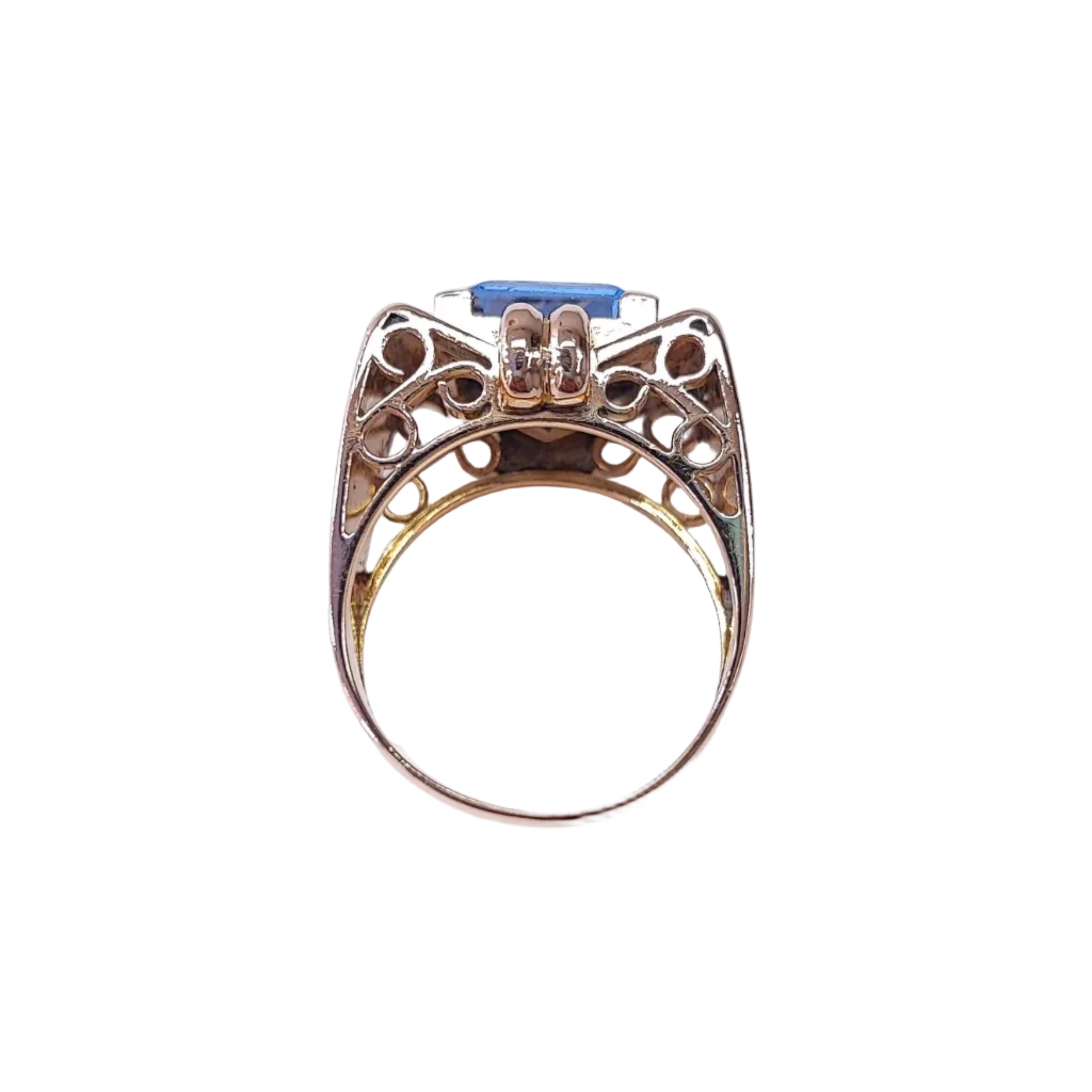 Ring Gold and aquamarine tank