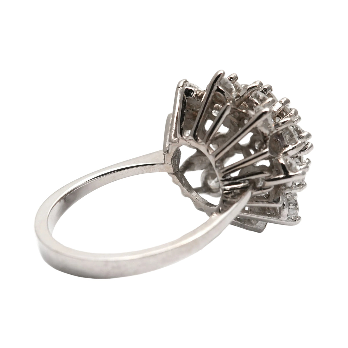 Marguerite Ring in White Gold and Diamonds
