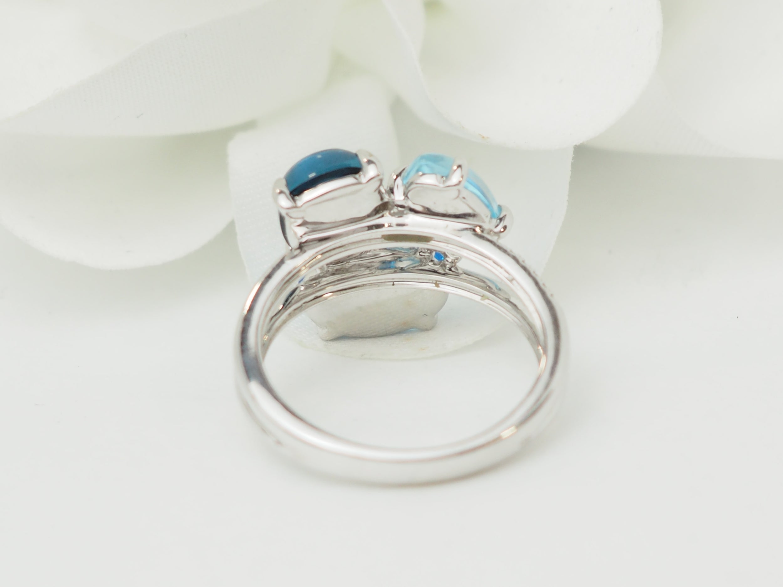 Trilogy Ring in white gold, aquamarine, topaz and diamonds