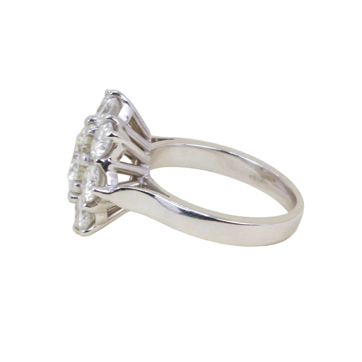 Marguerite Ring in White Gold and Diamonds