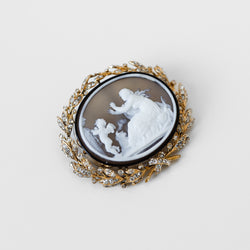Broche Camée en or jaune et agate
