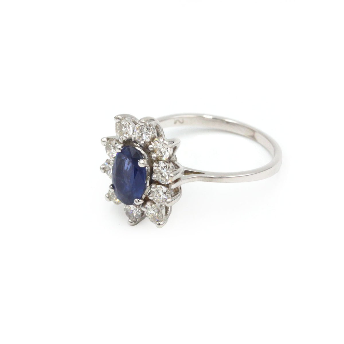 Bague Marguerite en or blanc, saphir et diamants